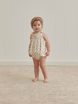 Quincy Mae Smocked Woven Romper in Daisy