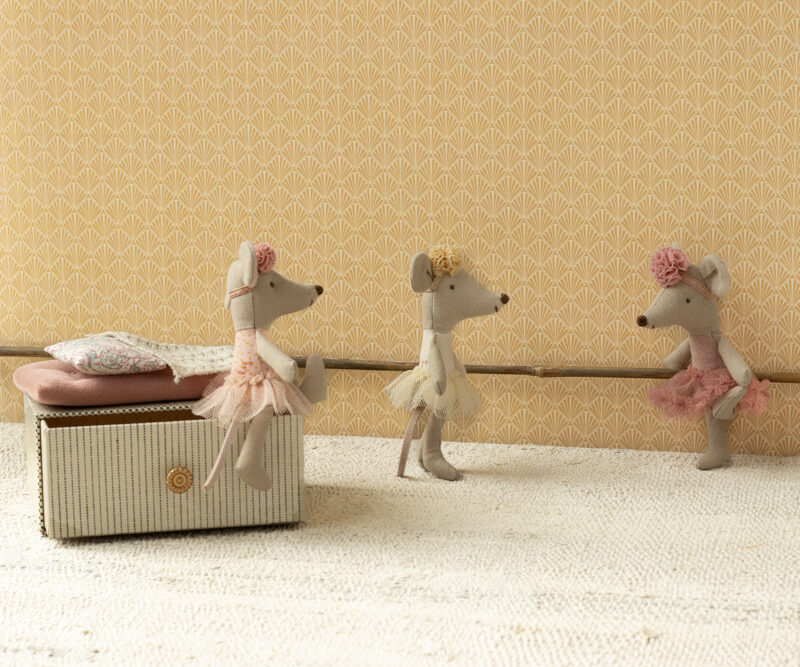 Ballerina Little Sister Mouse Off-White from Maileg