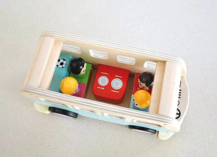 Van toy for kids with removable passengers