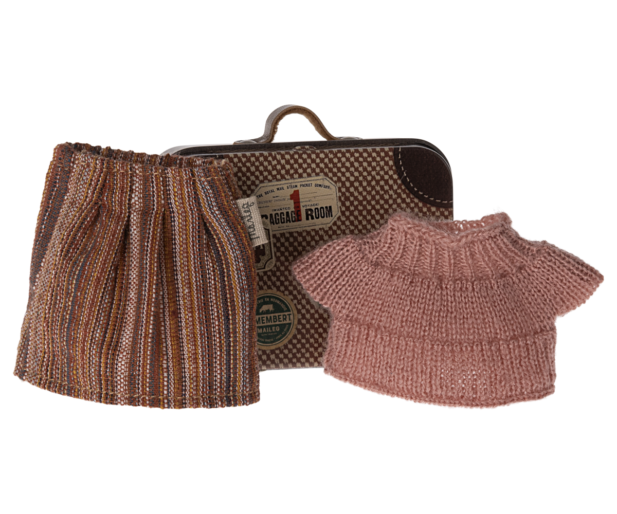 Maileg Knitted Blouse and Skirt in Suitcase for Grandma Mouse