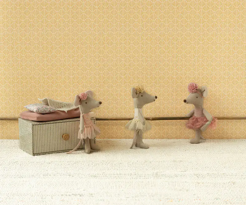 Little Sister Dance Mouse in Daybed from Maileg
