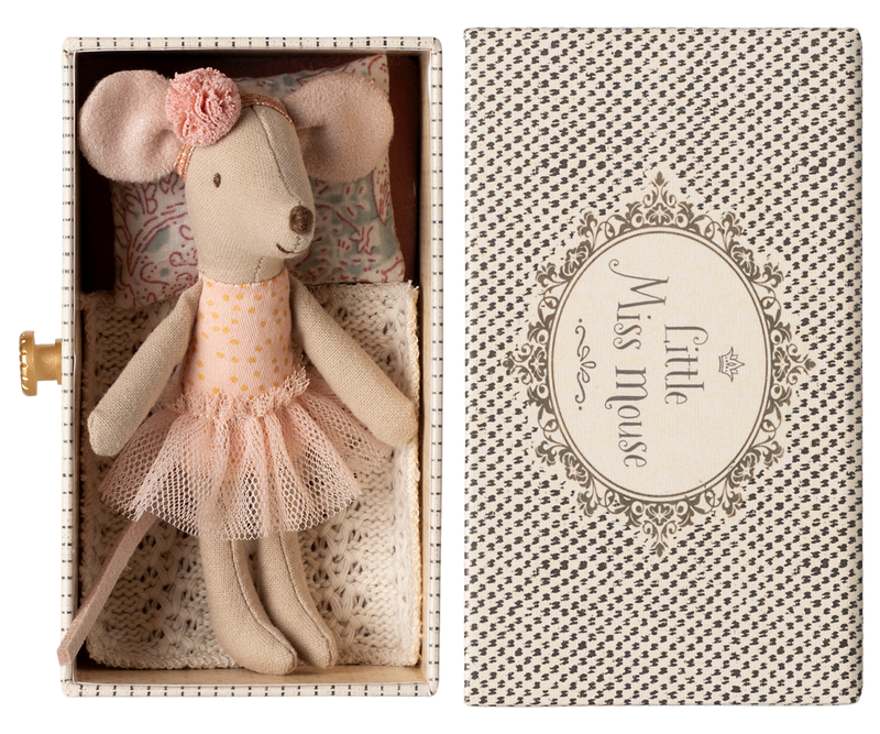 Little Sister Dance Mouse in Daybed made by Maileg