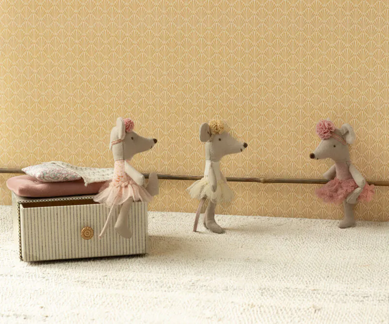 Ballerina Little Sister Mouse Off-White from Maileg